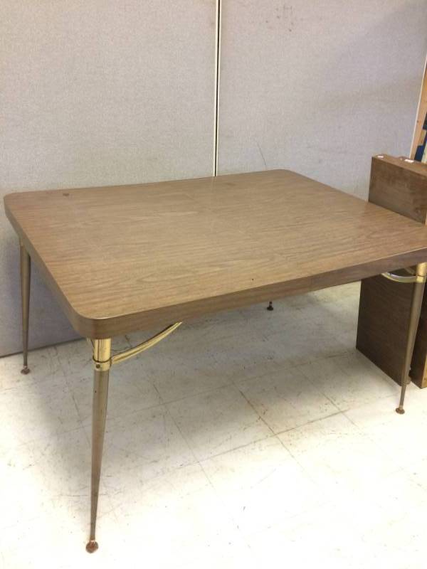 lot 54 image: Vintage Sears Dinette Table with 2 Leaves