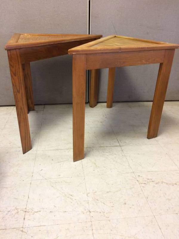 lot 55 image: 2 End Tables