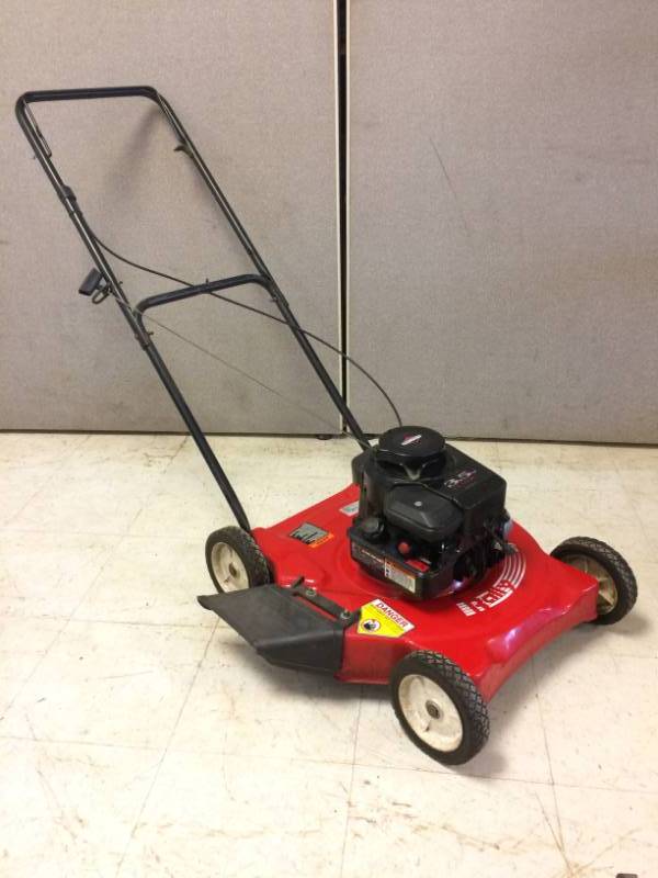 lot 4 image: Lawnmower