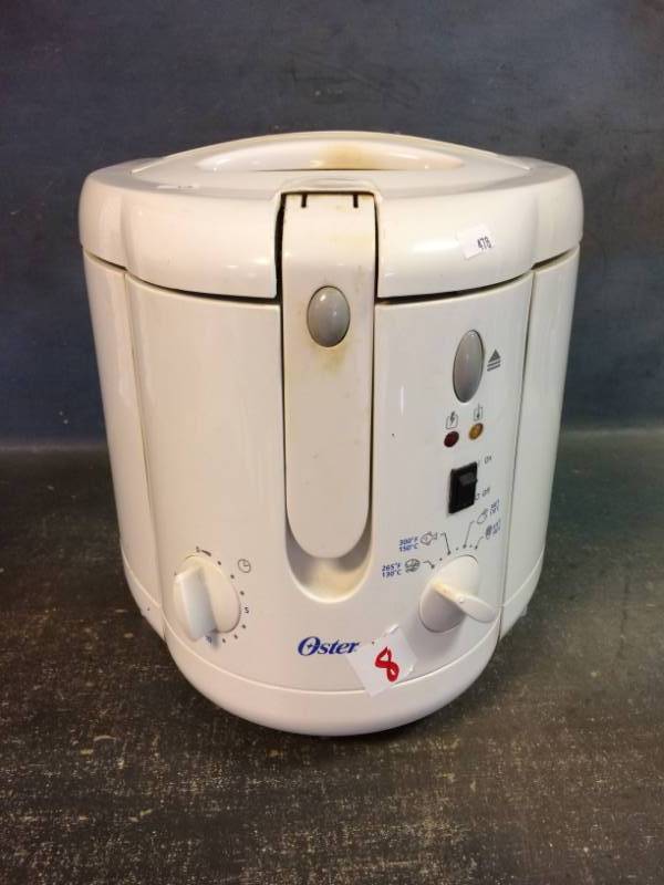 lot 8 image: Oster Deep Fryer