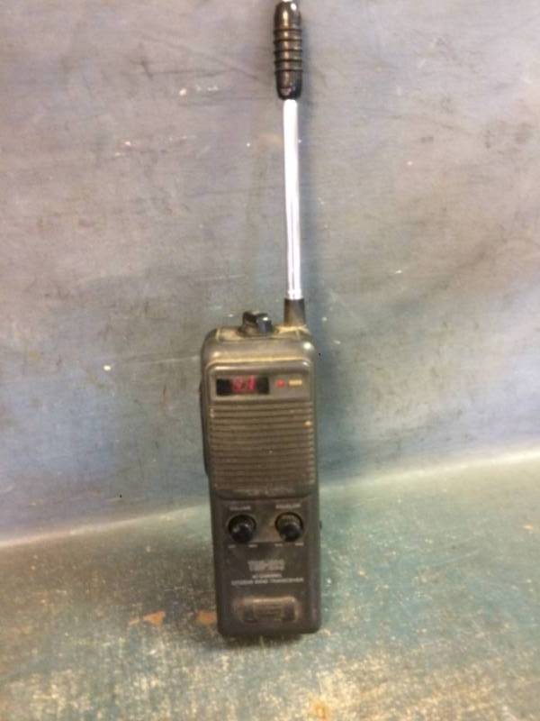 lot 16 image: 40 Channel CB Transciever