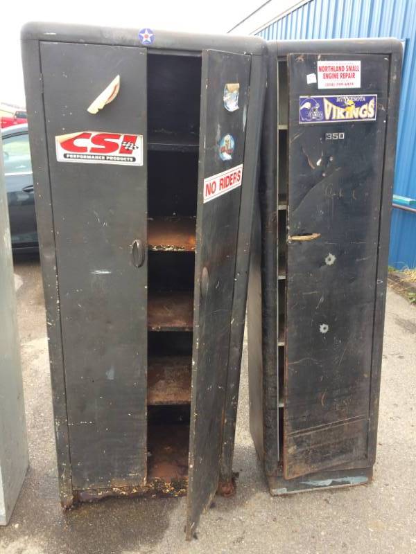 lot 67 image: Metal Lockers