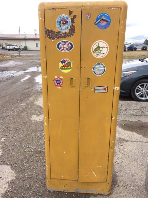 lot 68 image: Yellow Metal Locker