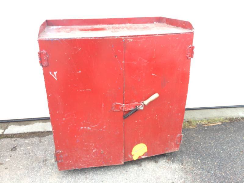 lot 69 image: Rolling Metal Cart