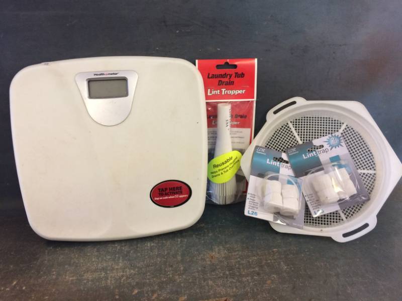 lot 61 image: Assorted Bathroon and Laundry Items