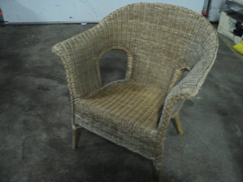 lot 6 image: Wicker Chair- excellent condition...