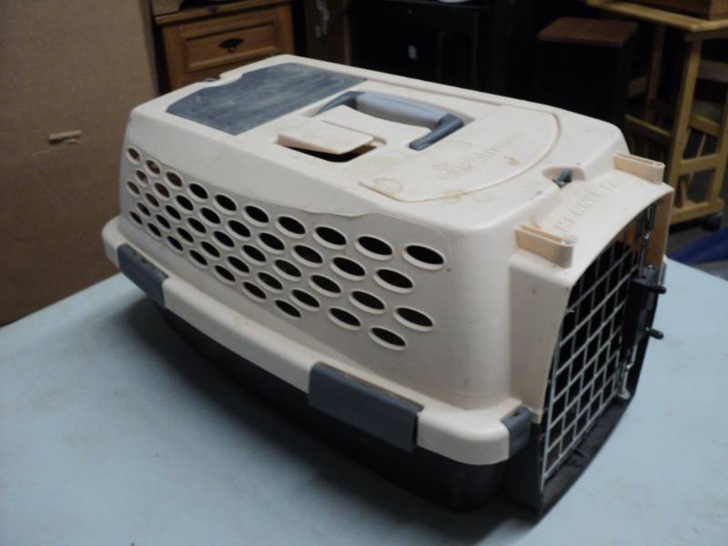 lot 24 image: Petmate Kennel Cab...