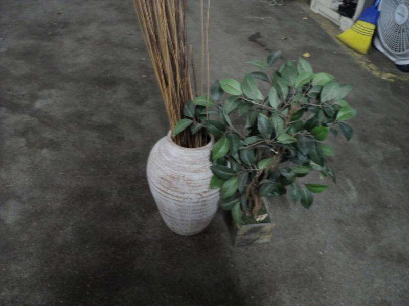 lot 30 image: Indoor Dcor set of 2 ...
