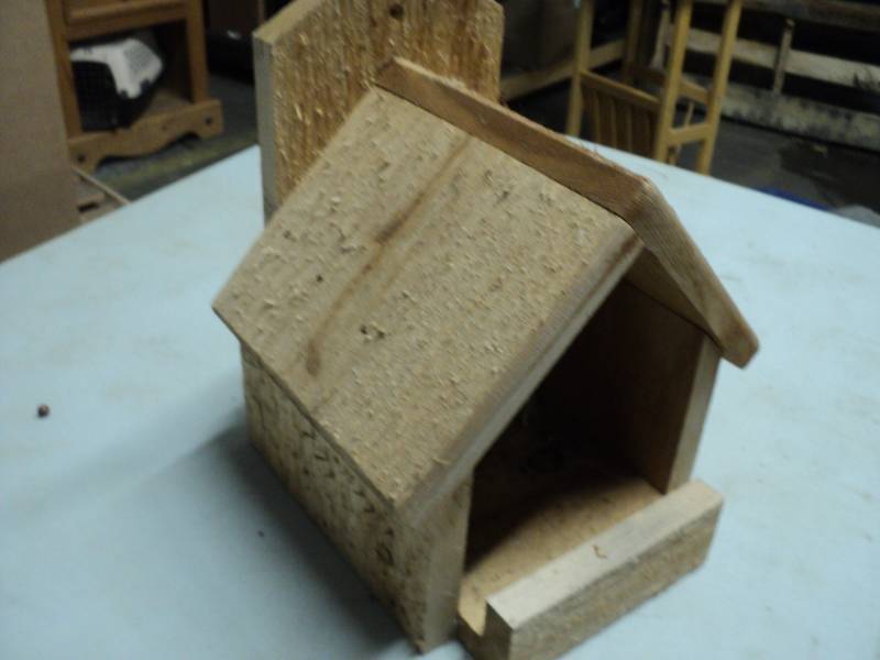 lot 31 image: Bird Housebird feeder...
