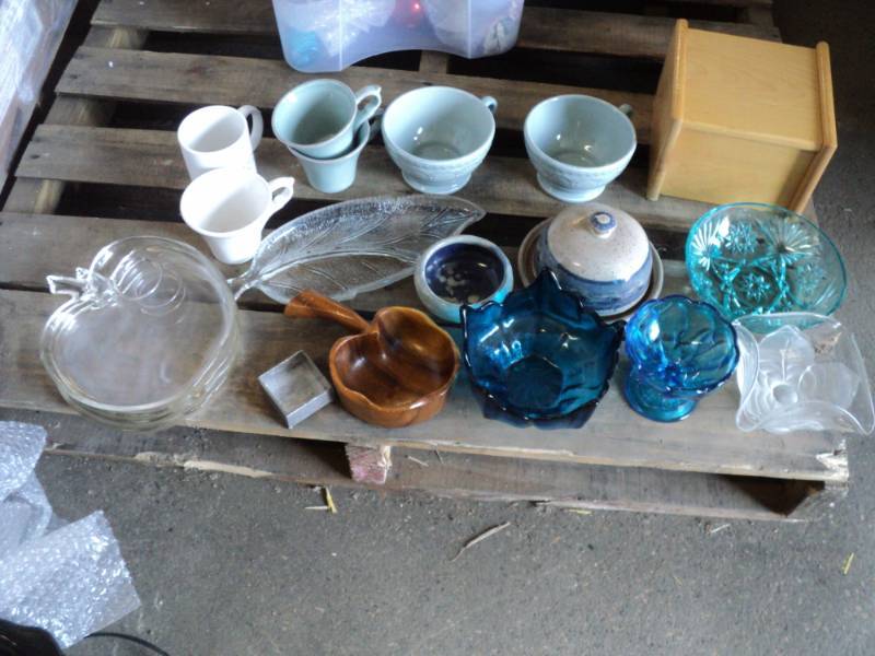 lot 99 image: Lot of Glassware and wood Recipe Bo...