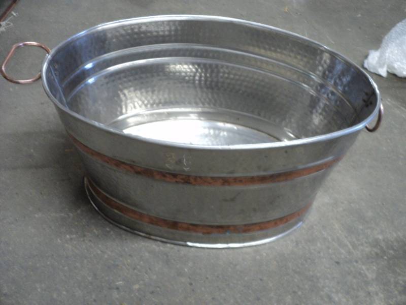 lot 126 image: Metal Tub 20 x 14 x 10...