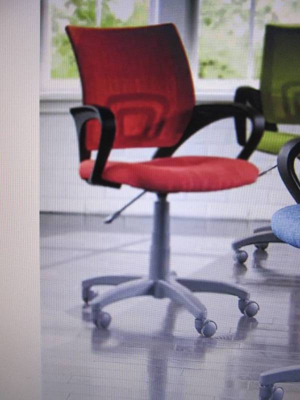 lot 5 image: Bright Office Chair in Red open box...