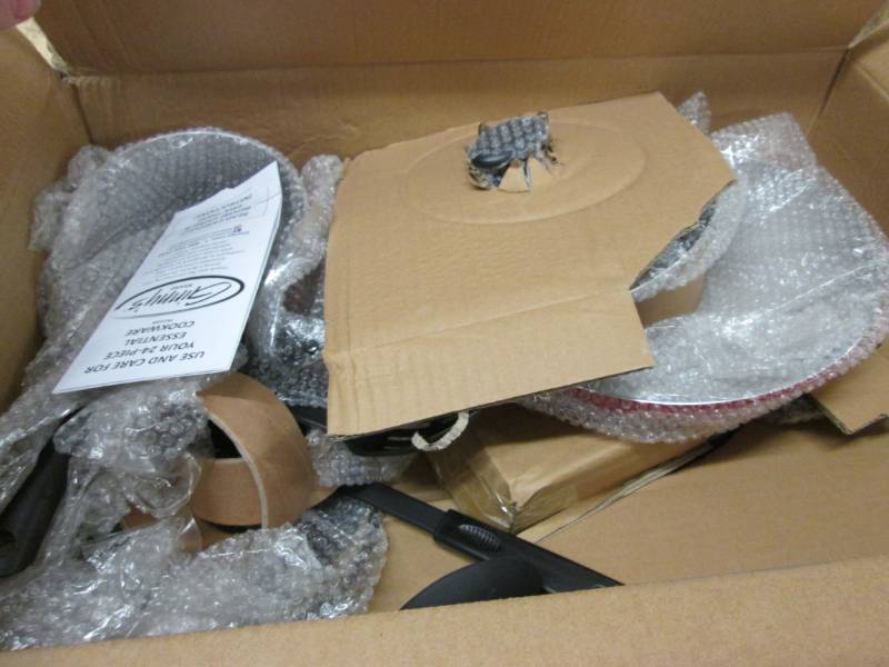 lot 8 image: Essential Cookware Set by Ginnys o...