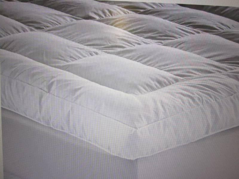 lot 11 image: Sleep Connection� Supreme Featherb...