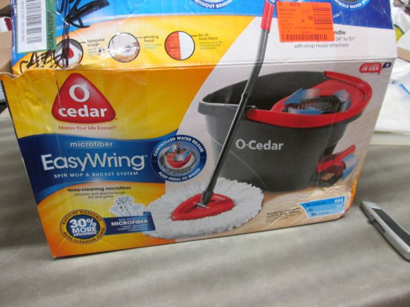 lot 58 image: O Cedar Easy Wring Spin Mop & Bucke...