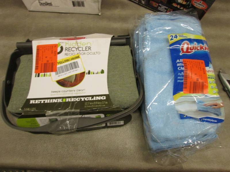 lot 70 image: Quickie 14 in. x 14 in. Microfiber ...