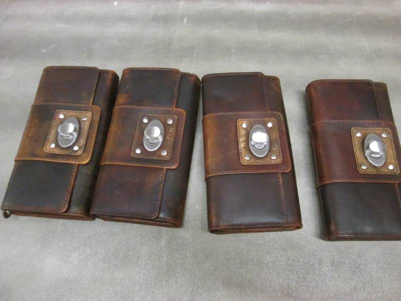 lot 102 image: Lot of 4 Moonshadow Canyon Leather ...