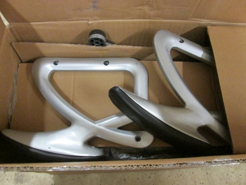 lot 145 image: Executive Office Chair open box Ret...