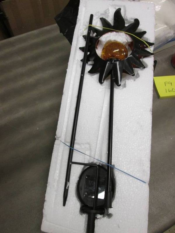lot 160 image: Sun Solar Stake...