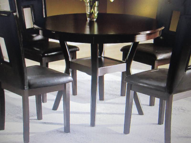 lot 165 image: Manchester Round Dining Table open ...