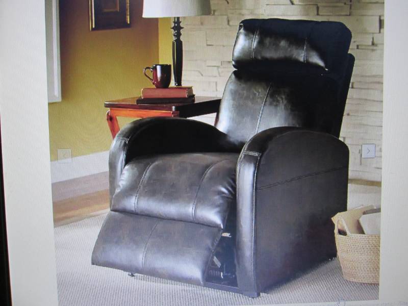 lot 195 image: Powered Lift Recliner open box Reta...