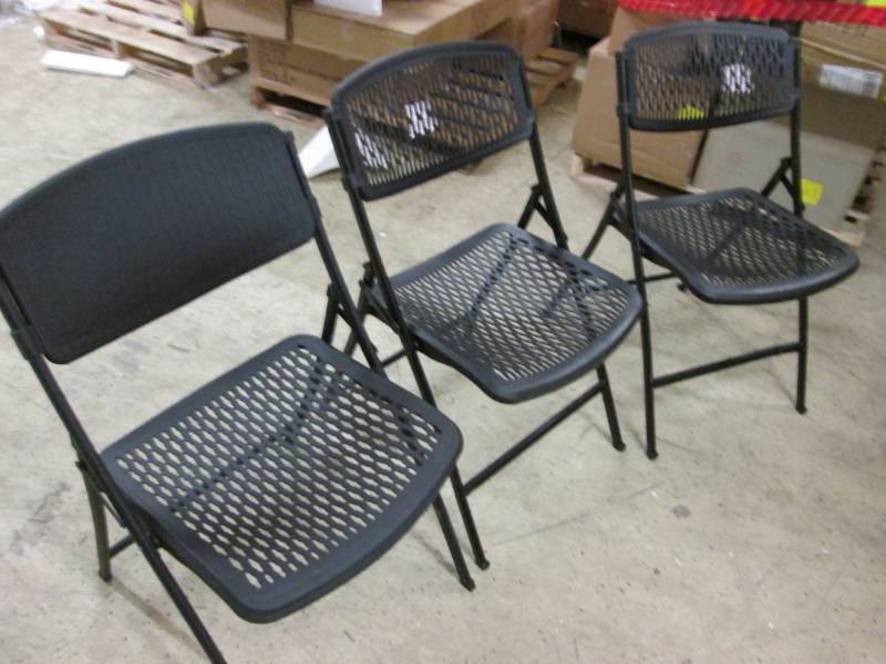 lot 210 image: Lot of 3 HDX Flex Folding Chairs Re...