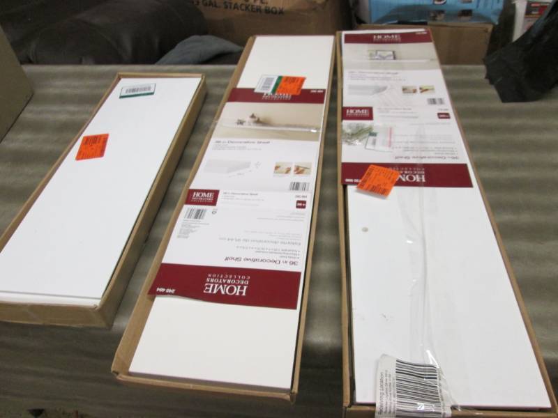 lot 220 image: Lot of 3 Assorted White Decorative ...