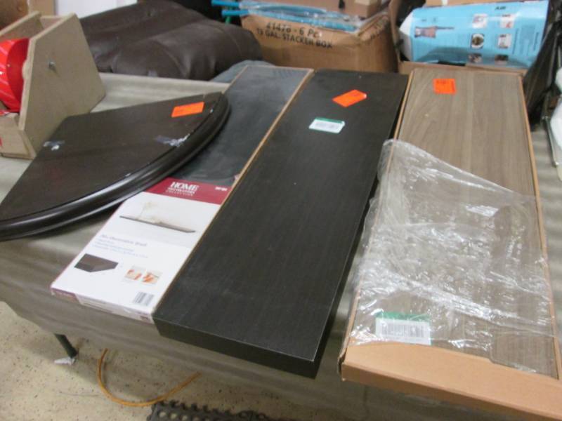 lot 221 image: Lot of 4 Assorted Shelves...