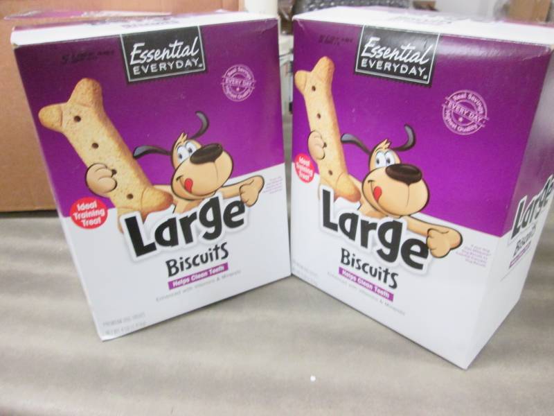 lot 250 image: 2 Boxes Essential Everyday Large Do...