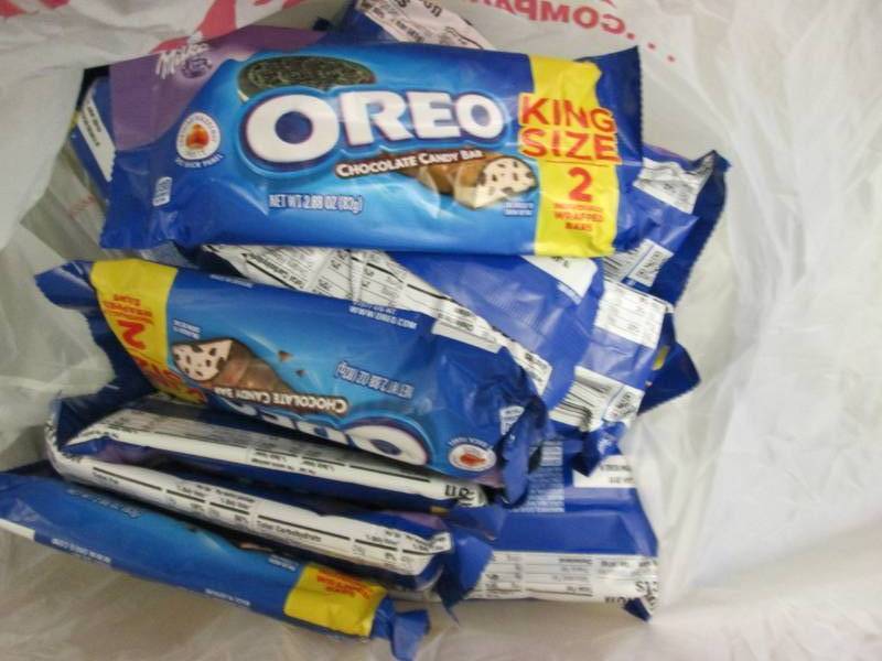 lot 252 image: 12 Oreo King Size Chocolate Candy B...