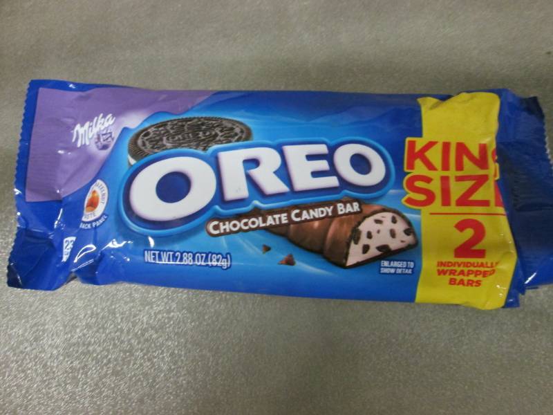 lot 253 image: 12 Oreo King Size Chocolate Candy B...