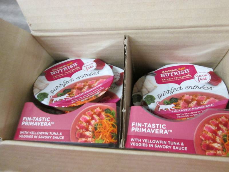 lot 267 image: Case of 24 - 20z packs RachelRay Nu...