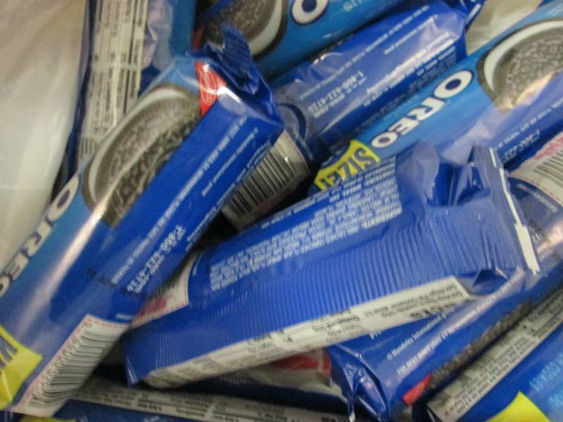 lot 279 image: 12 packs Oreo King Size Cookies 4.0...