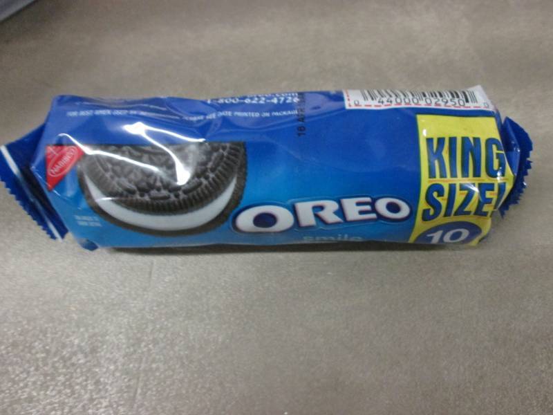lot 281 image: 12 packs Oreo King Size Cookies 4.0...