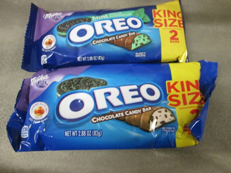 lot 284 image: 12 Oreo King Size Chocolate Candy B...