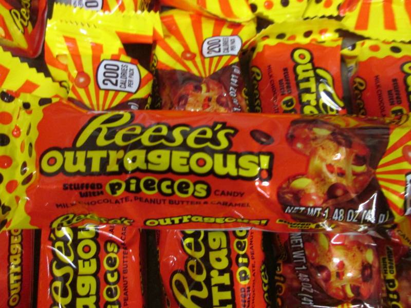 lot 368 image: 12 Each Reeses Outrageous Candy Ba...