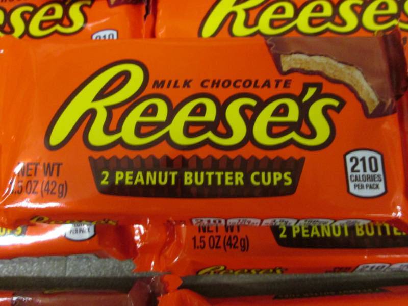 lot 371 image: 12 pk Reeses Peanut Butter Cups 1....