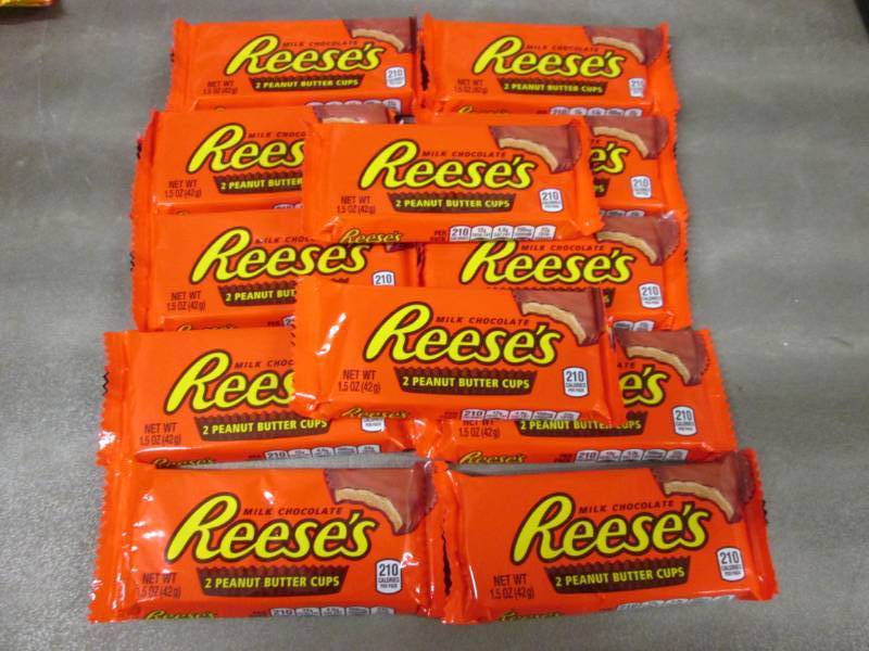 lot 372 image: 12 pk Reeses Peanut Butter Cups 1....