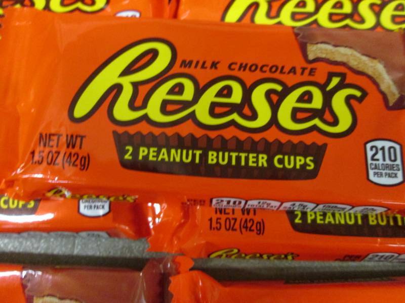 lot 373 image: 12 pk Reeses Peanut Butter Cups 1....