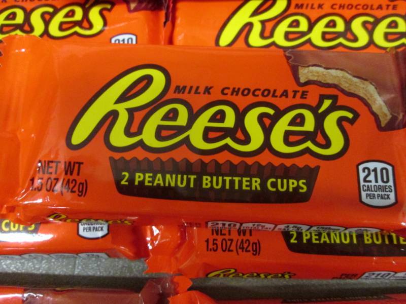 lot 375 image: 12 pk Reeses Peanut Butter Cups 1....