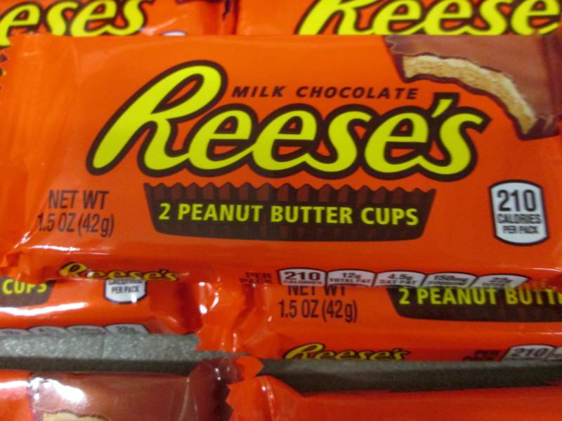 lot 376 image: 12 pk Reeses Peanut Butter Cups 1....