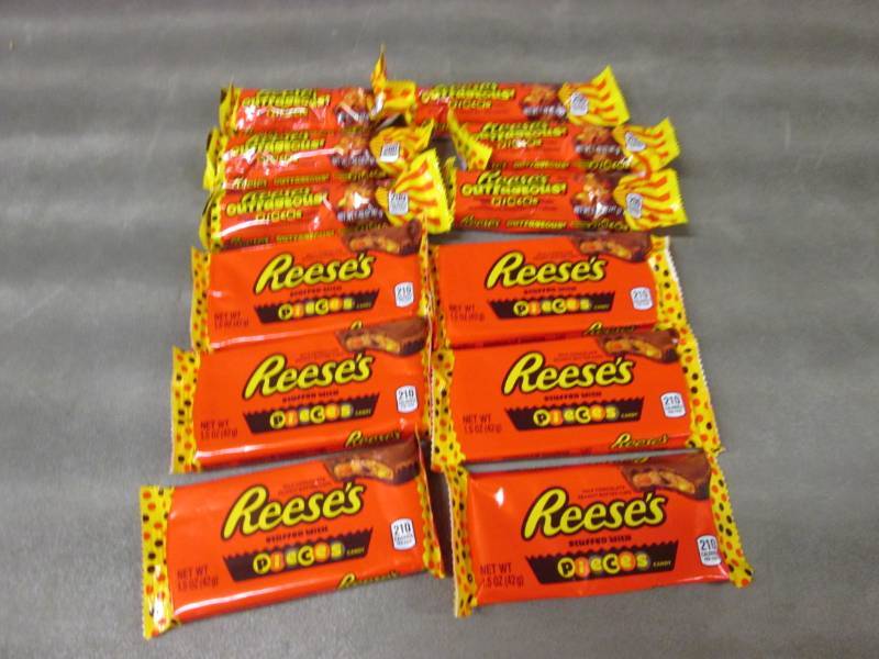 lot 378 image: 12 pk Reeses Peanut Butter Cups 1....