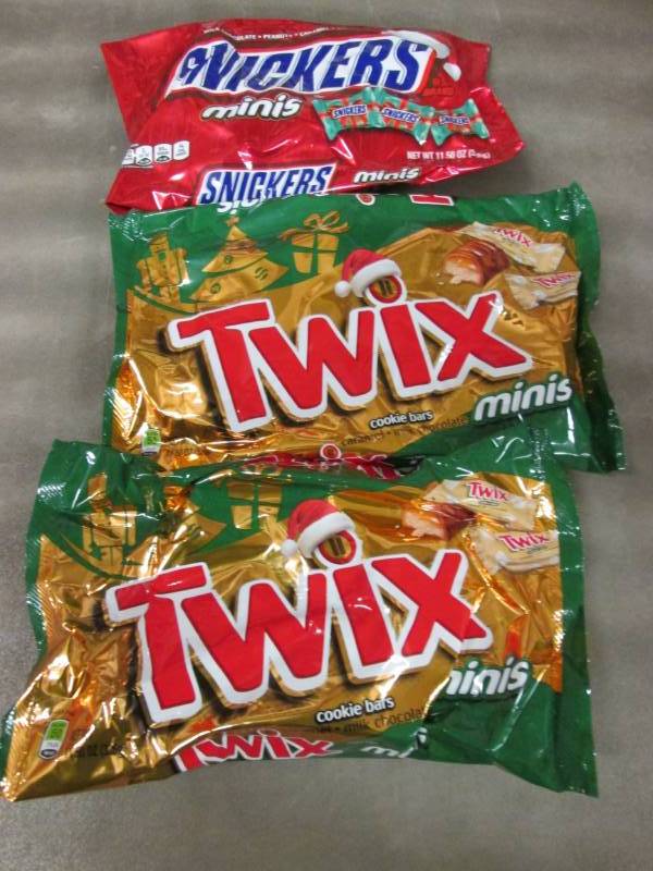 lot 386 image: 2 Bags Twix Minis1 Bag Snickers Min...