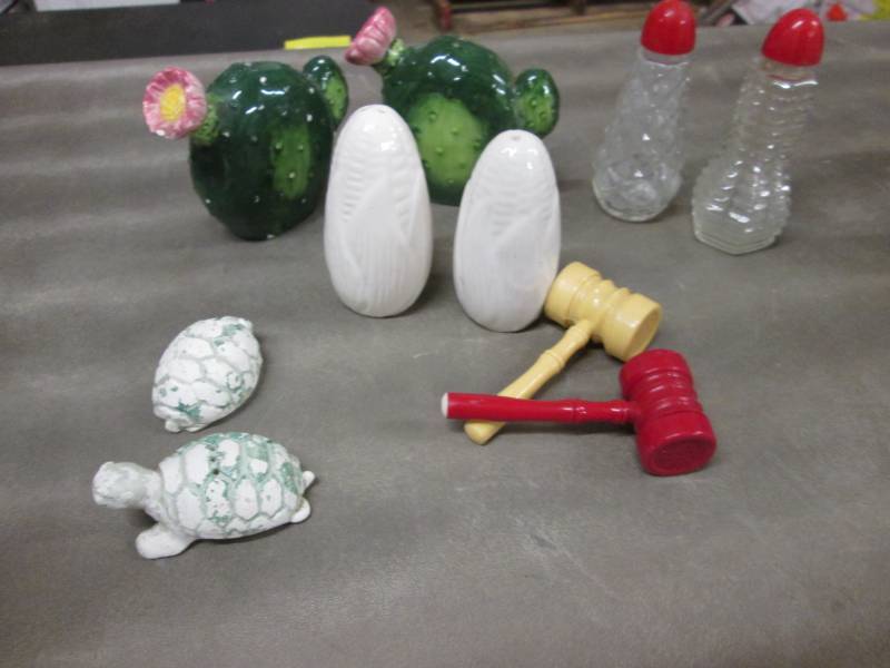 lot 410 image: 5 Assorted Salt & Pepper Shaker Set...