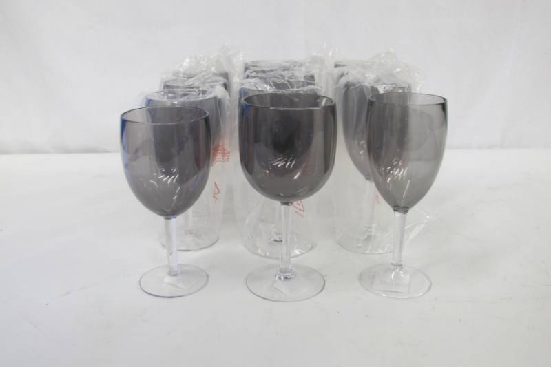 lot C5 image: Lot of 12 Smoke Carlisle Epicure Goblets (4 x 12oz, 4 x 15 oz., 4 x 16.5 oz.)