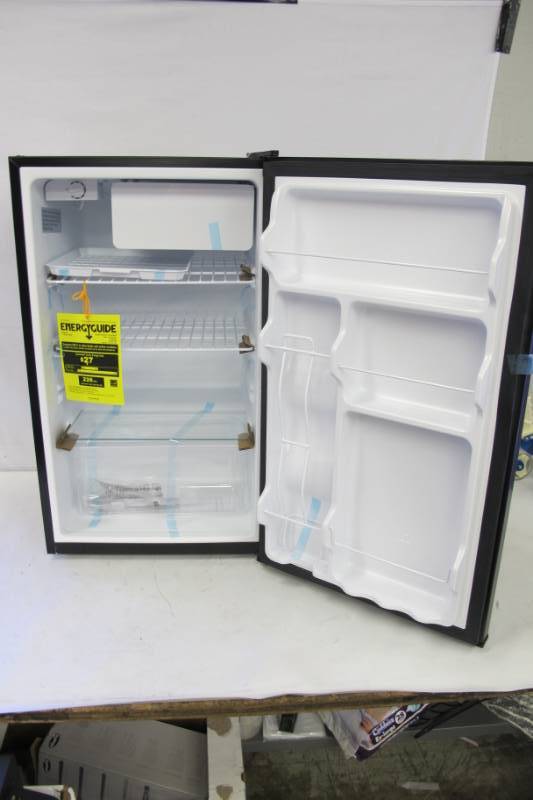 Ft Daewoo FR-044RVBE Compact Refrigerator 4.4 Cu Black 