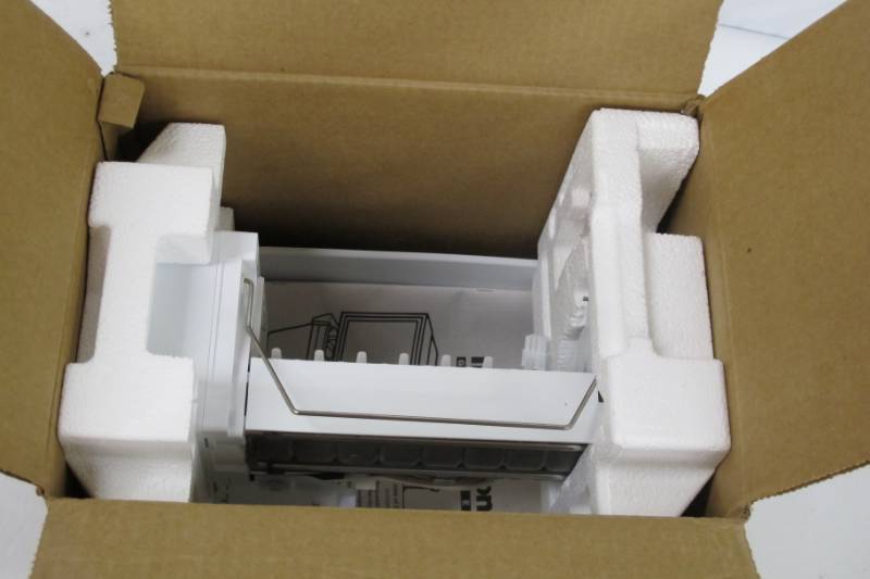 lot 87 image: WhirlpoolKenmore Ice Maker Refrigerator Icemaker W10365048