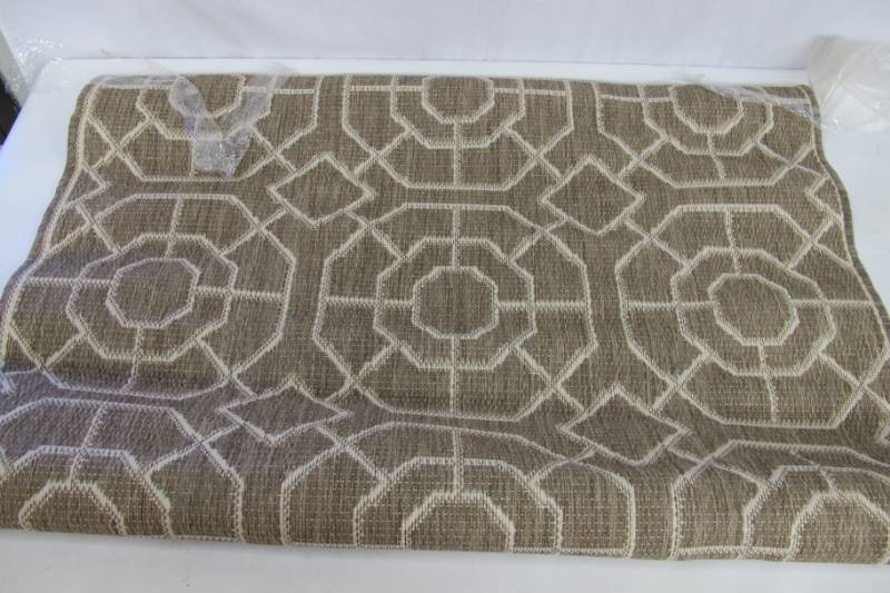 lot 73 image: Couristan 4080-2312 Recife Laguna IndoorOutdoor Rug-3.9 x 5.5 ft.- Champagne Taupe
