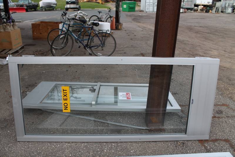 lot 21 image: Commercial Aluminum Entrance Door With Glass