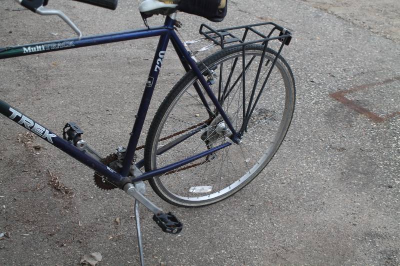 lot 25 image: TREK Multi Track Bicycle